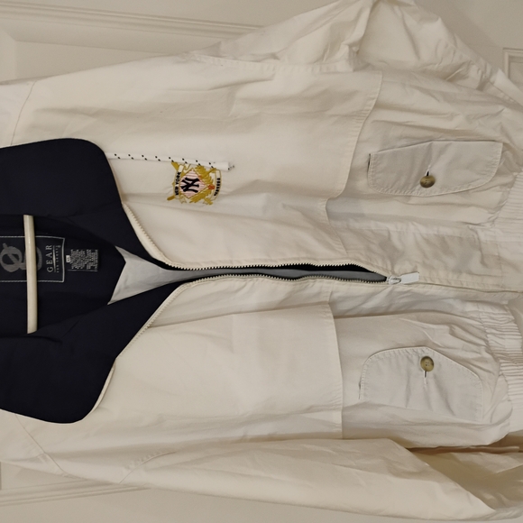 New York Yankees White and Navy Men's Jacket. XL.